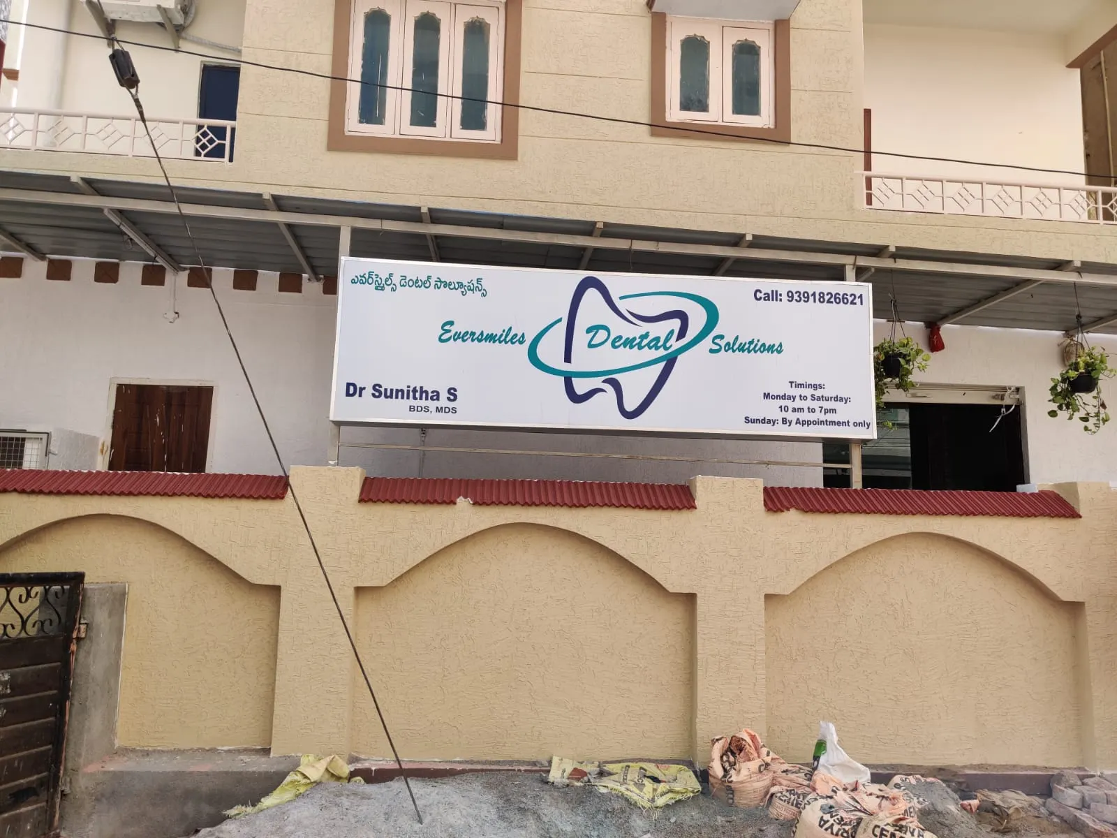 "Friendly dental consultation at Eversmiles Dental Solutions Qutbullapur for healthy smiles" "State-of-the-art dental treatment room at Eversmiles Dental Solutions Hyderabad"
